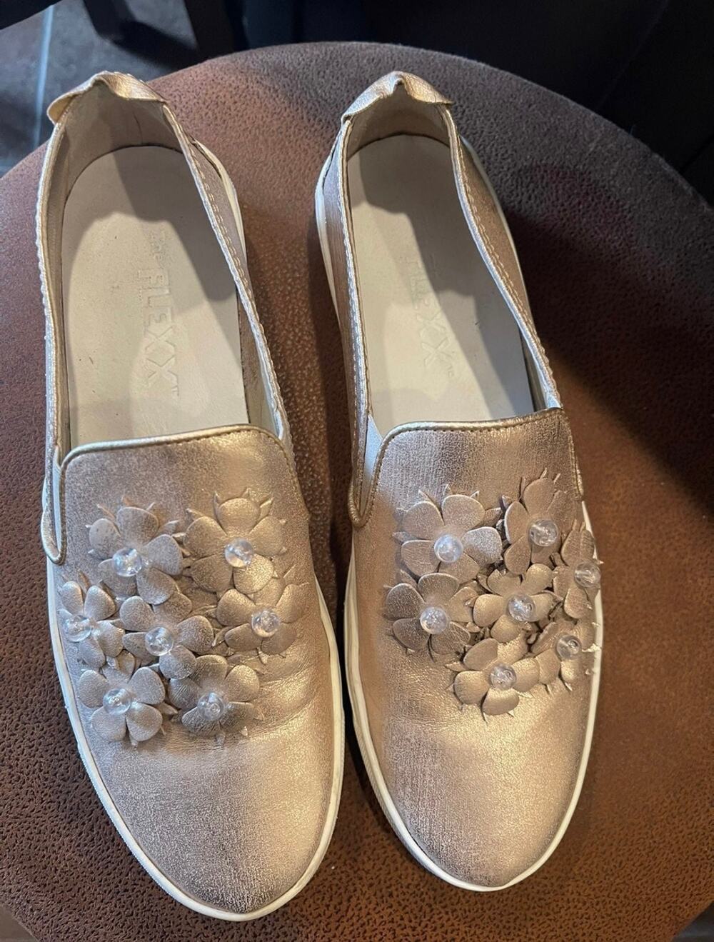 Flexx sneak blossom sneakers size 8 metallic blush
